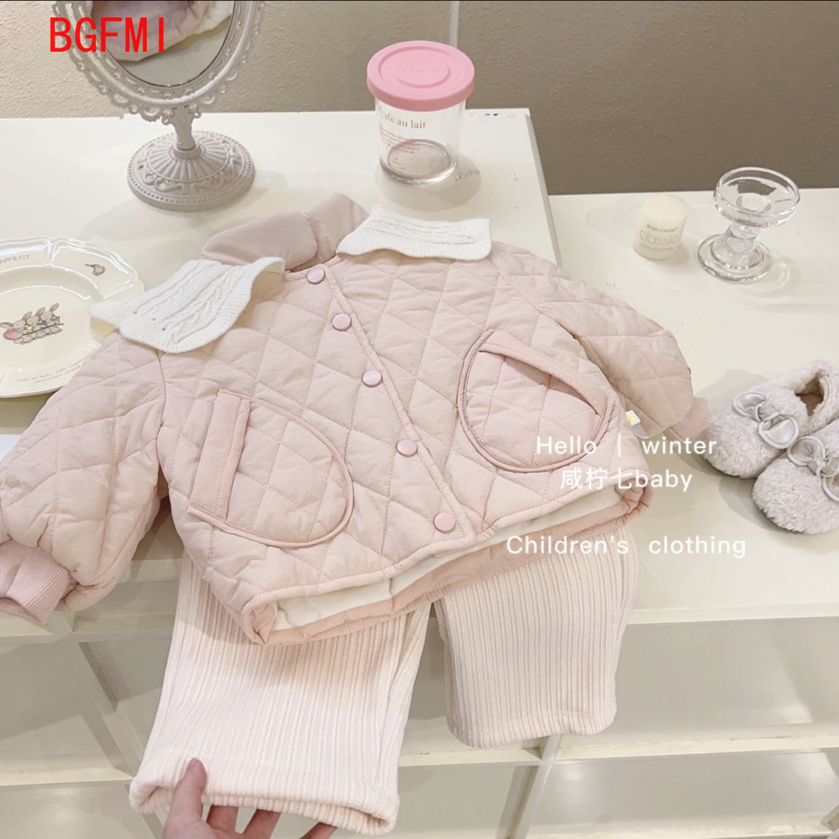 Baby Clothing Quilt - เสื้อโค้ทเด็กผู้หญิงสีชมพู ผ้ากำมะหยี่บุผ้าฝ้ายด้านใน แจ็คเก็ตสำหรับใส่ด้านนอก เสื้อผ้าฤดูหนาว ใหม่ เสื้อคลุมเด็กบุขนแกะแบบเย็บติดกัน